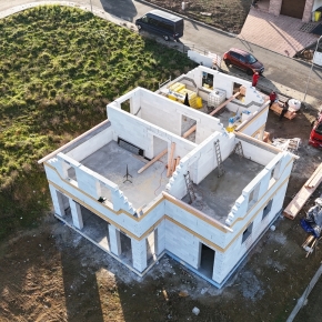 Katalogový dům Kampara (dji-20241125150415-0393-d.jpg)